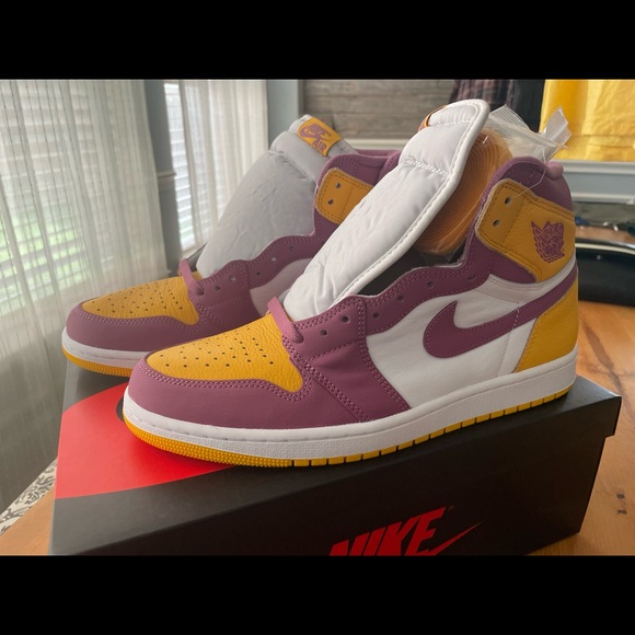 New never worn 100% AUTHENTIC Jordan 1 Retro OG Brotherhood